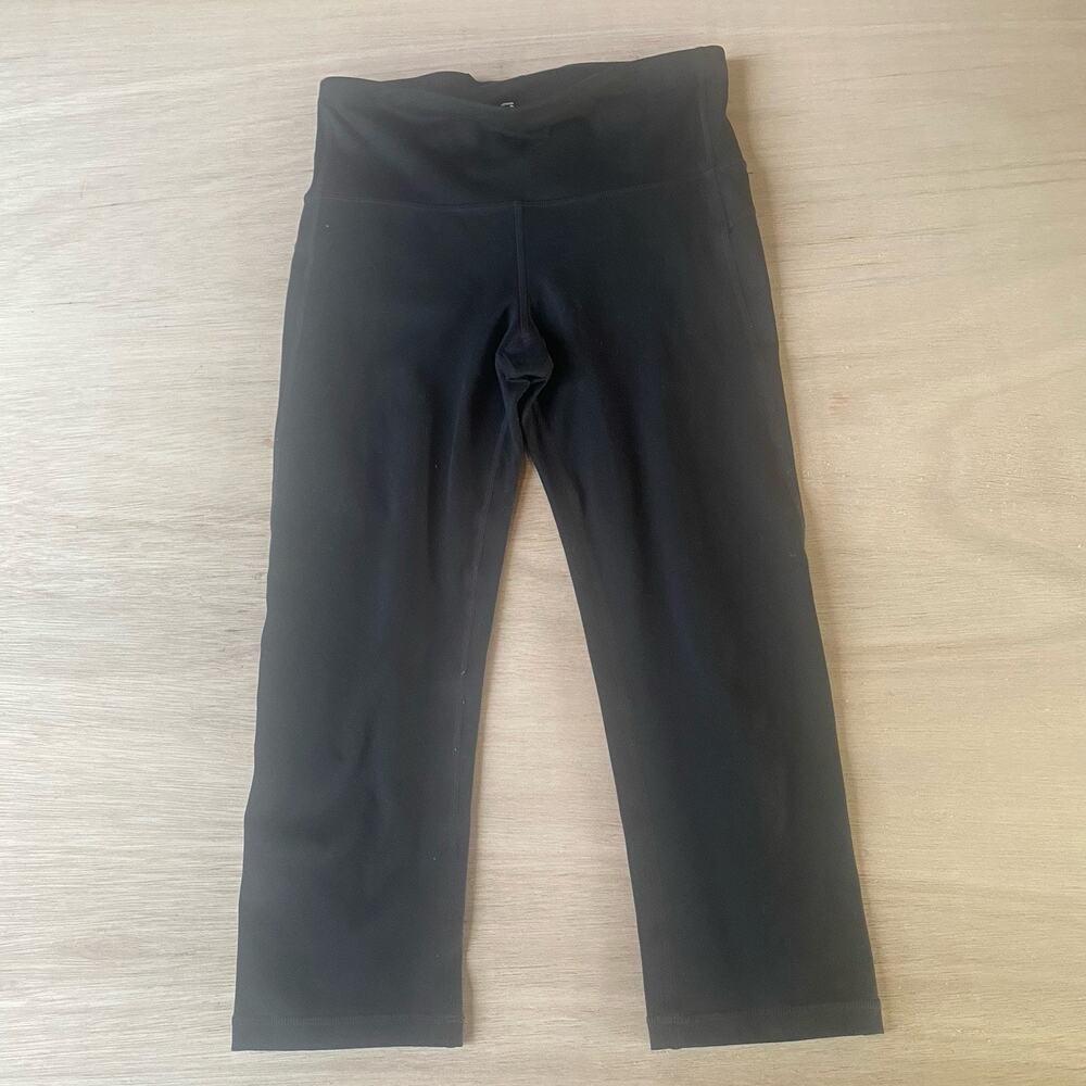 GapFit Black Capri Leggings Blackout Technology with Interior Drawstring Size S